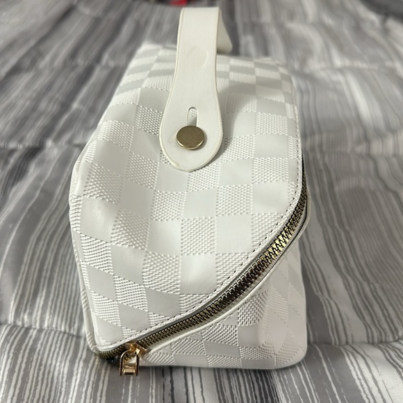 Travel case - Picture 2 of 5